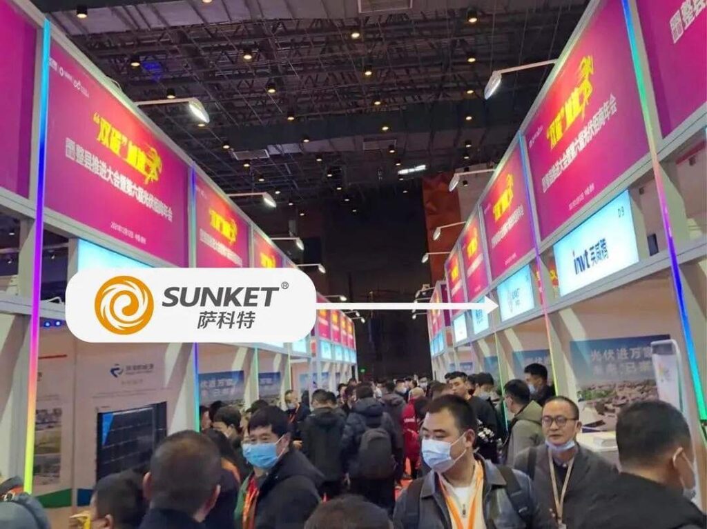 Crowds at the exhibition site