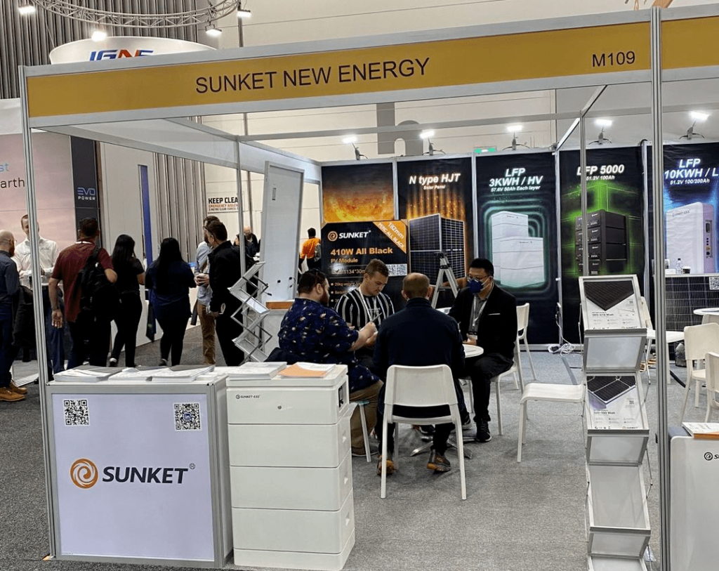 The customer is consulting the staff with relevant questions