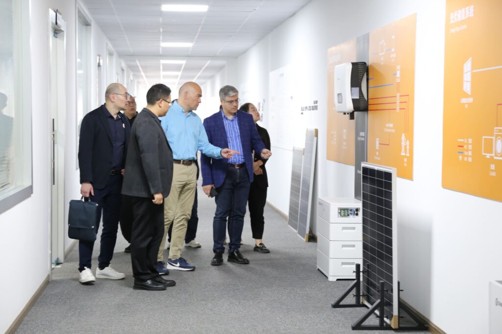 Spanish enterprise delegation visited Sunket New Energy (8)